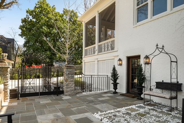 $5,950,000 | 3728 West End Avenue, Nashville, TN 37205