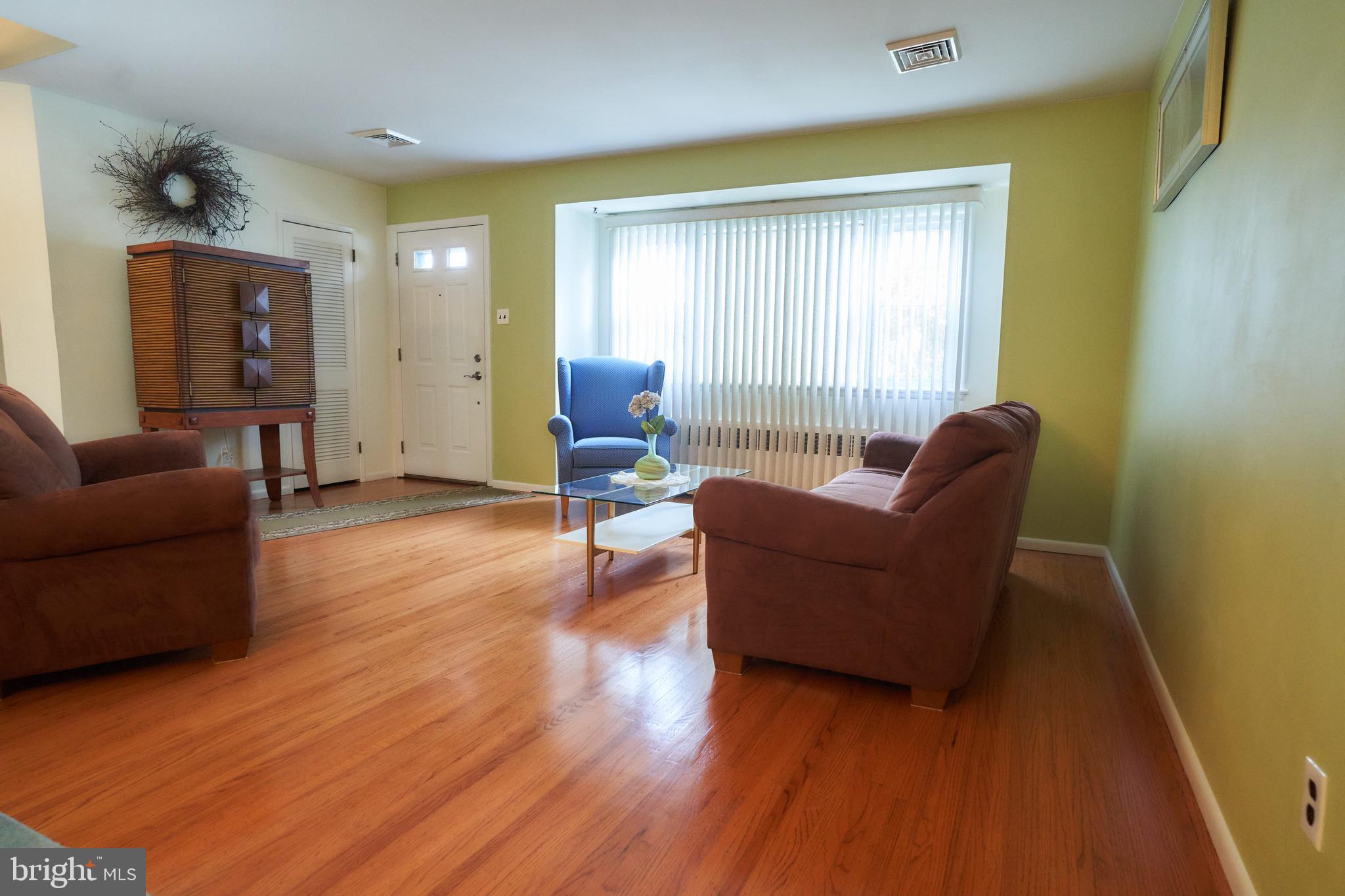 9971 Dungan Road Philadelphia, PA 19115 - Photo 3 of 22 Family Room