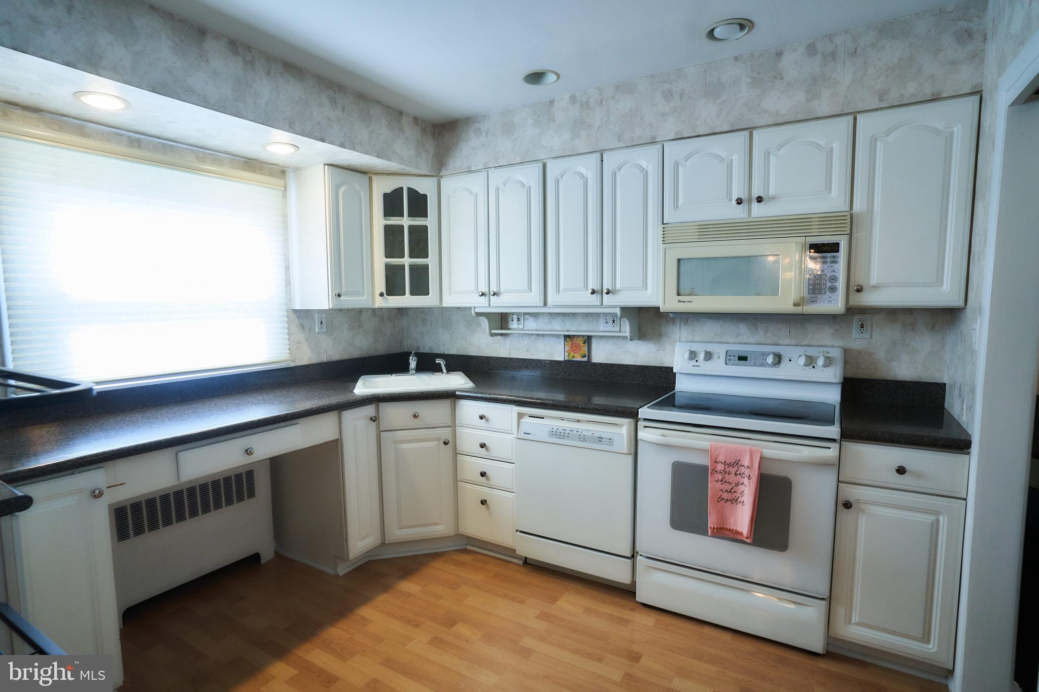 9971 Dungan Road Philadelphia, PA 19115 - Photo 7 of 22 Kitchen