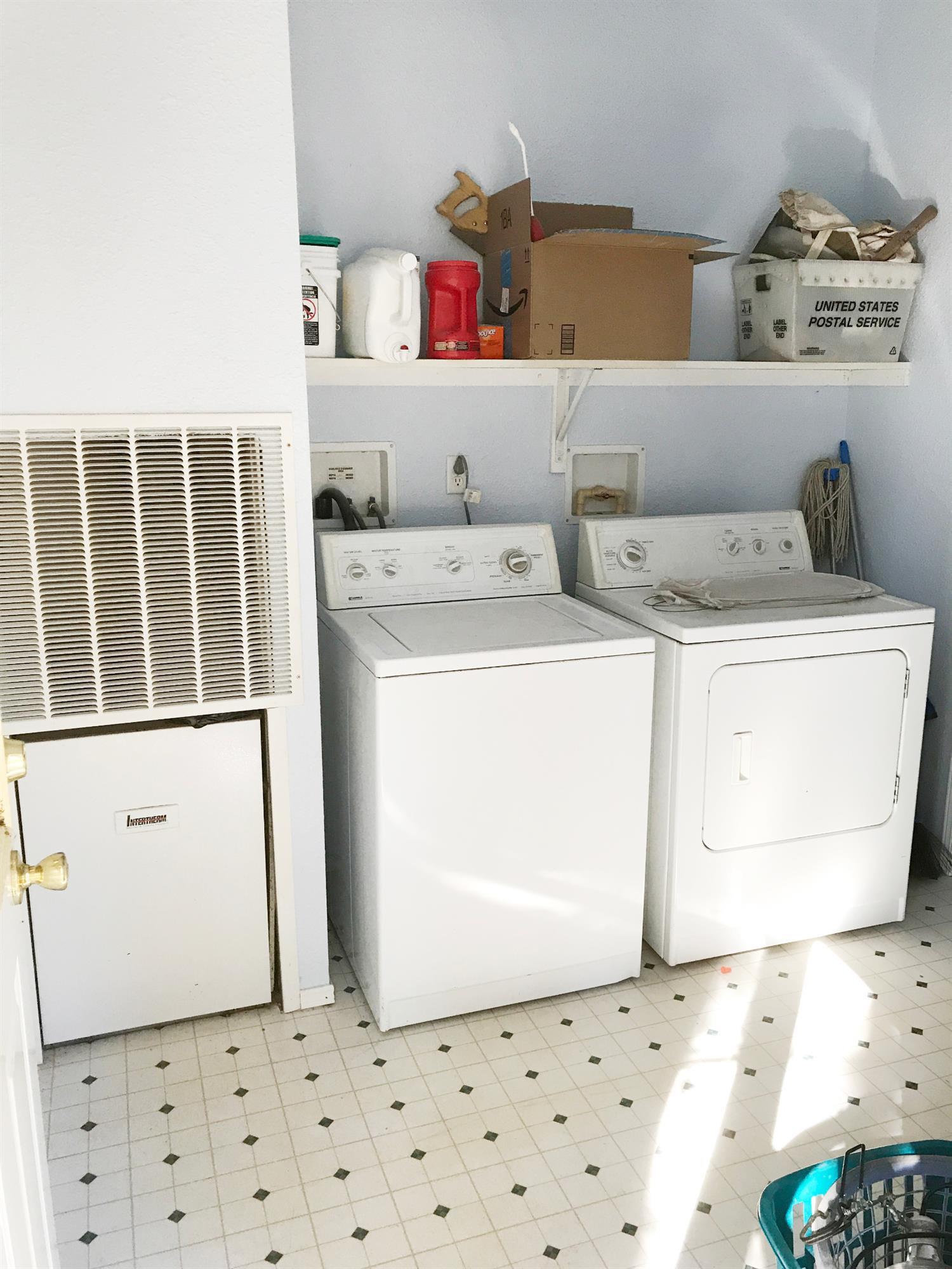 29413 Thunderbear Road Bonanza, OR 97623 - Photo 6 of 29 Nice large indoor laundry/mud room