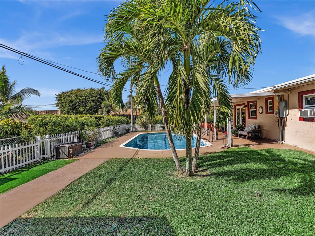 5180 Southwest 13th Street Plantation, FL 33317 - Photo 39 of 54 a view of a backyard with swimming pool