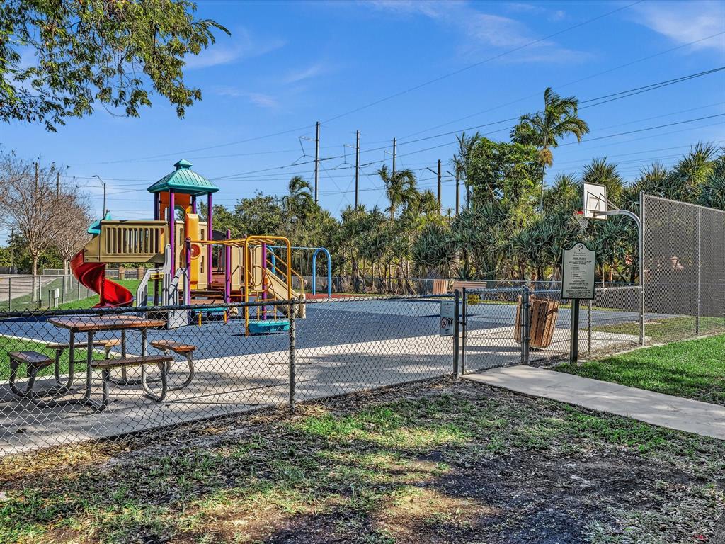 5180 Southwest 13th Street Plantation, FL 33317 - Photo 45 of 54