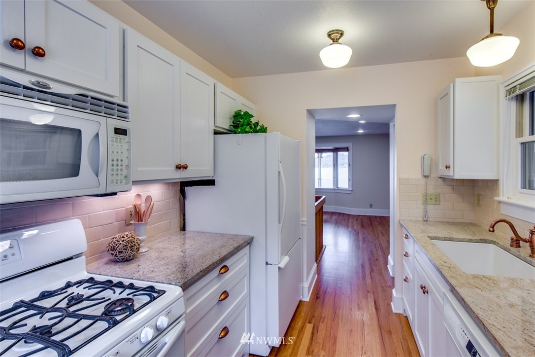 1147 Shore Drive Bremerton, WA 98310 - Photo 11 of 25