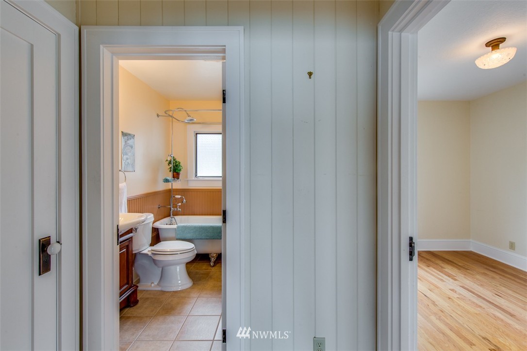 1147 Shore Drive Bremerton, WA 98310 - Photo 15 of 25