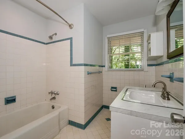 $2,200 | 4914 Horton Court, Unit A, Charlotte, NC 28210