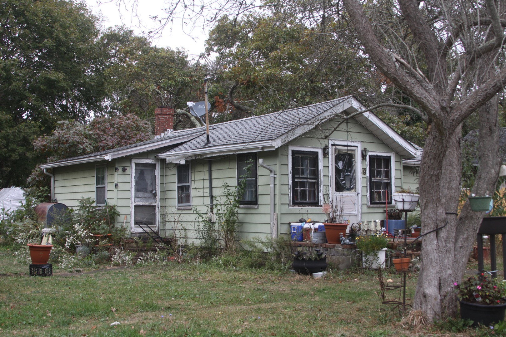 19 Andrews Road Vineyard Haven, MA 02568 - Photo 1 of 12 Front of House from street