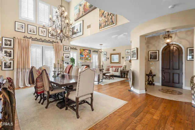a view of a livingroom and dining room
