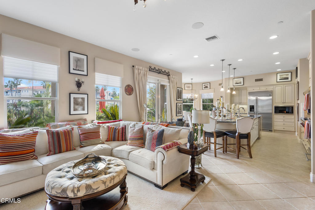 4114 Caribbean Street Oxnard, CA 93035 - Photo 4 of 45