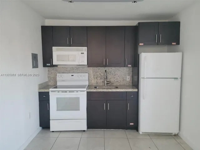 $1,575 | 5655 Johnson Street, Unit 2, Hollywood, FL 33021