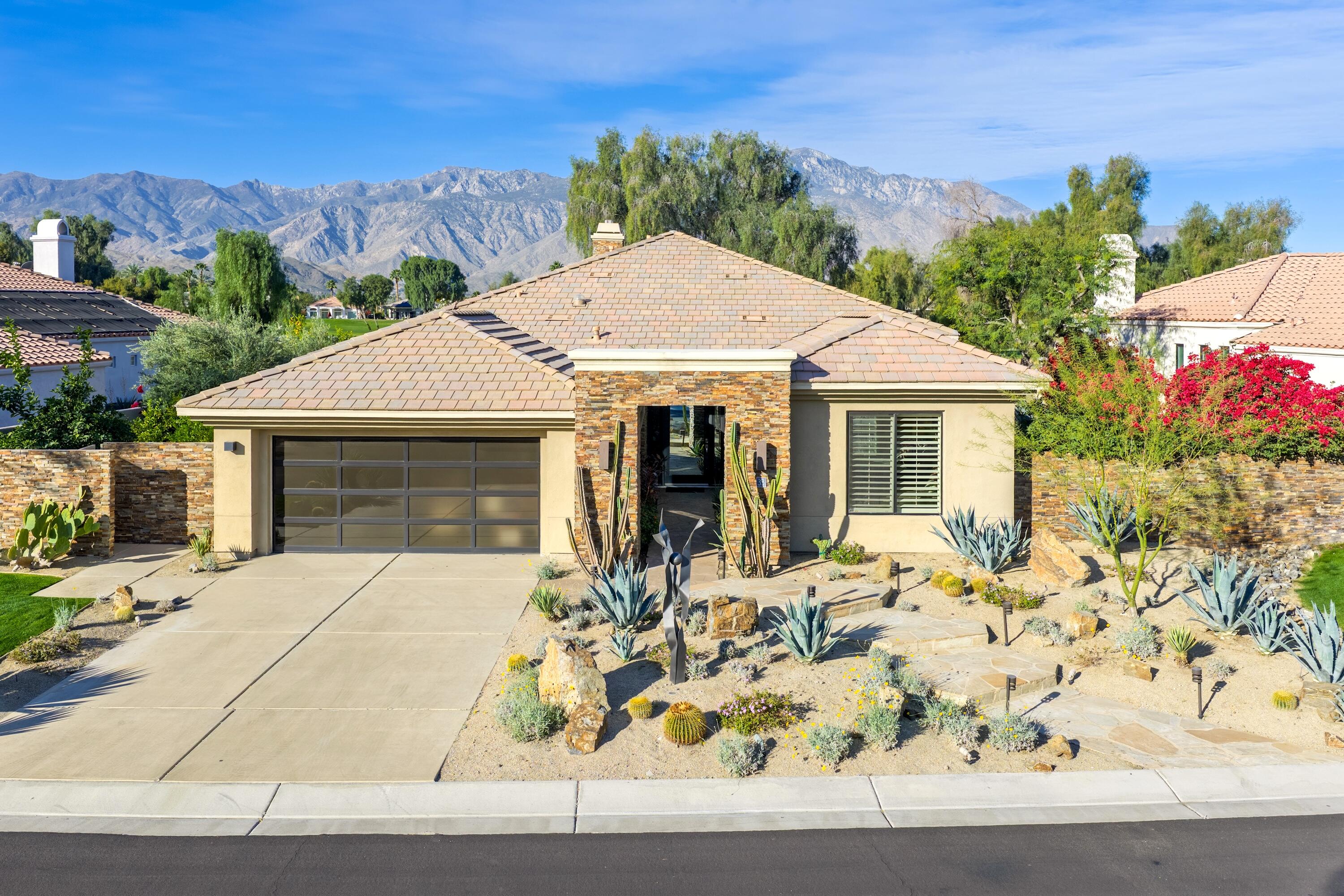 33 Vía Las Flores Rancho Mirage, CA 92270 - Photo 5 of 50 Photo-2