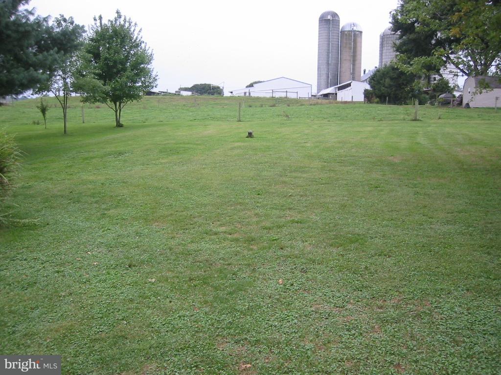 30 Trail Road South Elizabethtown, PA 17022 - Photo 2 of 4