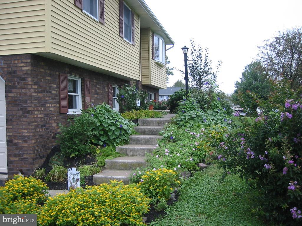 30 Trail Road South Elizabethtown, PA 17022 - Photo 3 of 4