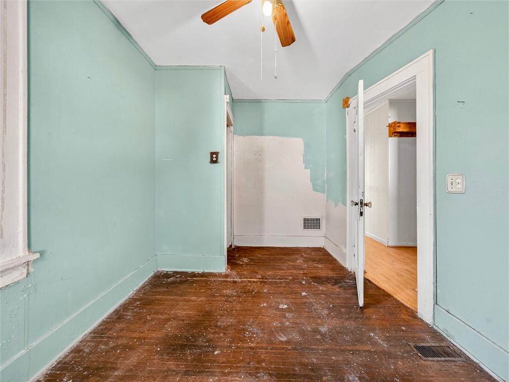 28 Penrose Street Rochester, NY 14612 - Photo 18 of 42 First floor bedroom 2