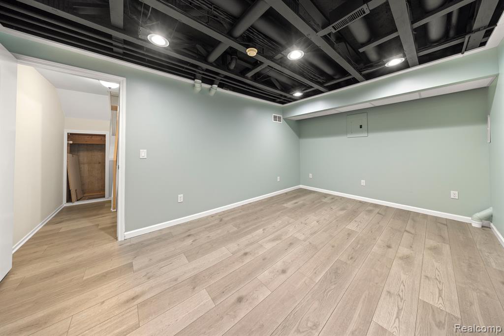 39449 Country Lane Novi, MI 48375 - Photo 25 of 29