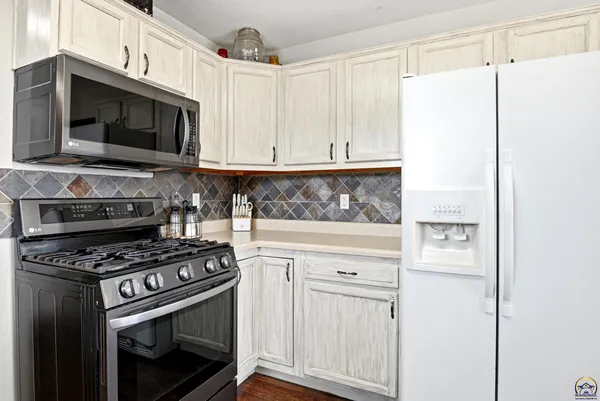 $309,900 | 3832 Northwest Cherry Creek Drive, Topeka, KS 66618
