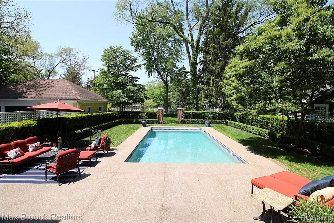 38 Ridge Road Pleasant Ridge, MI 48069 - Photo 34 of 43 Back Yard Features Pool