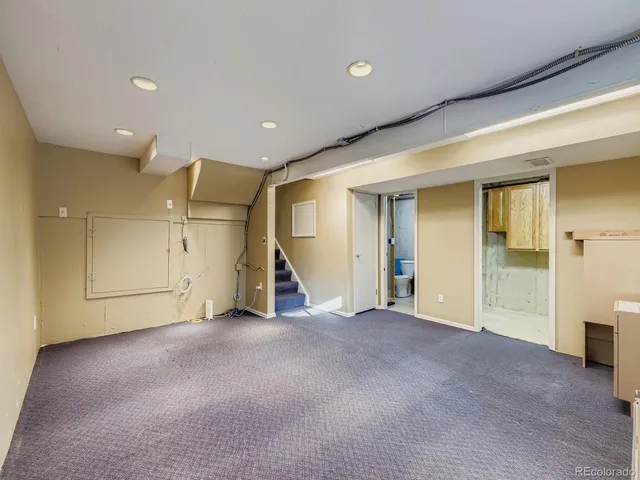 a view of empty room