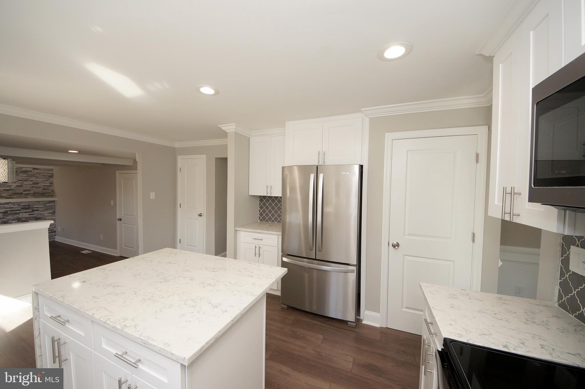109 Coopers Kill Road Delran, NJ 08075 - Photo 20 of 35 a kitchen with a refrigerator and a sink