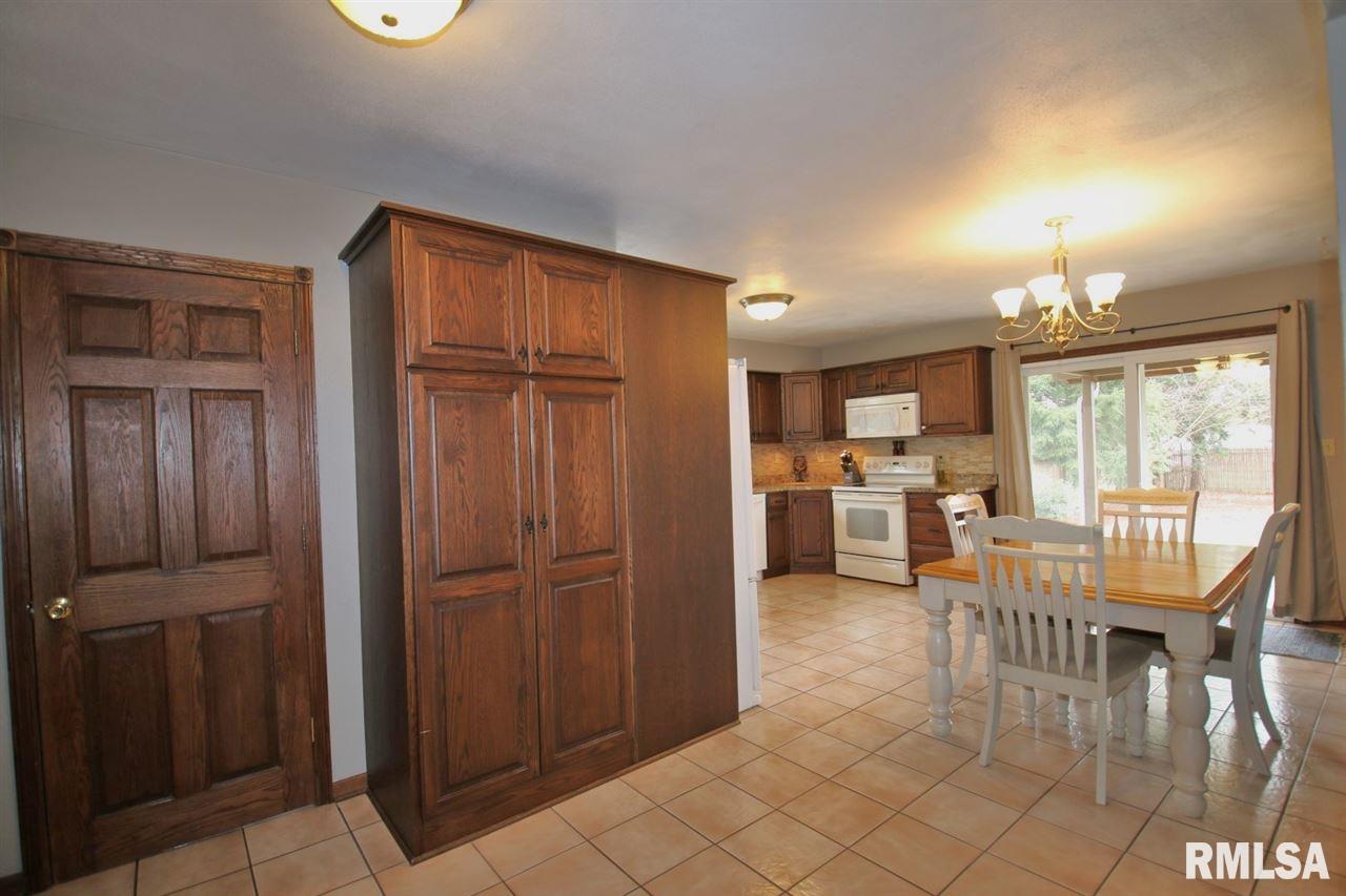 5222 West Monroe Road Bartonville, IL 61607 - Photo 9 of 29 Gallery Image 9