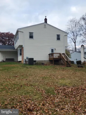 a house view with a backyard space