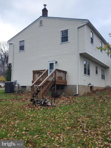 a house view with a outdoor space