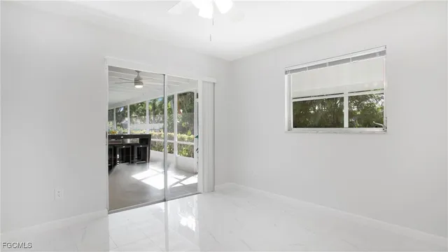 a view of livingroom with furniture