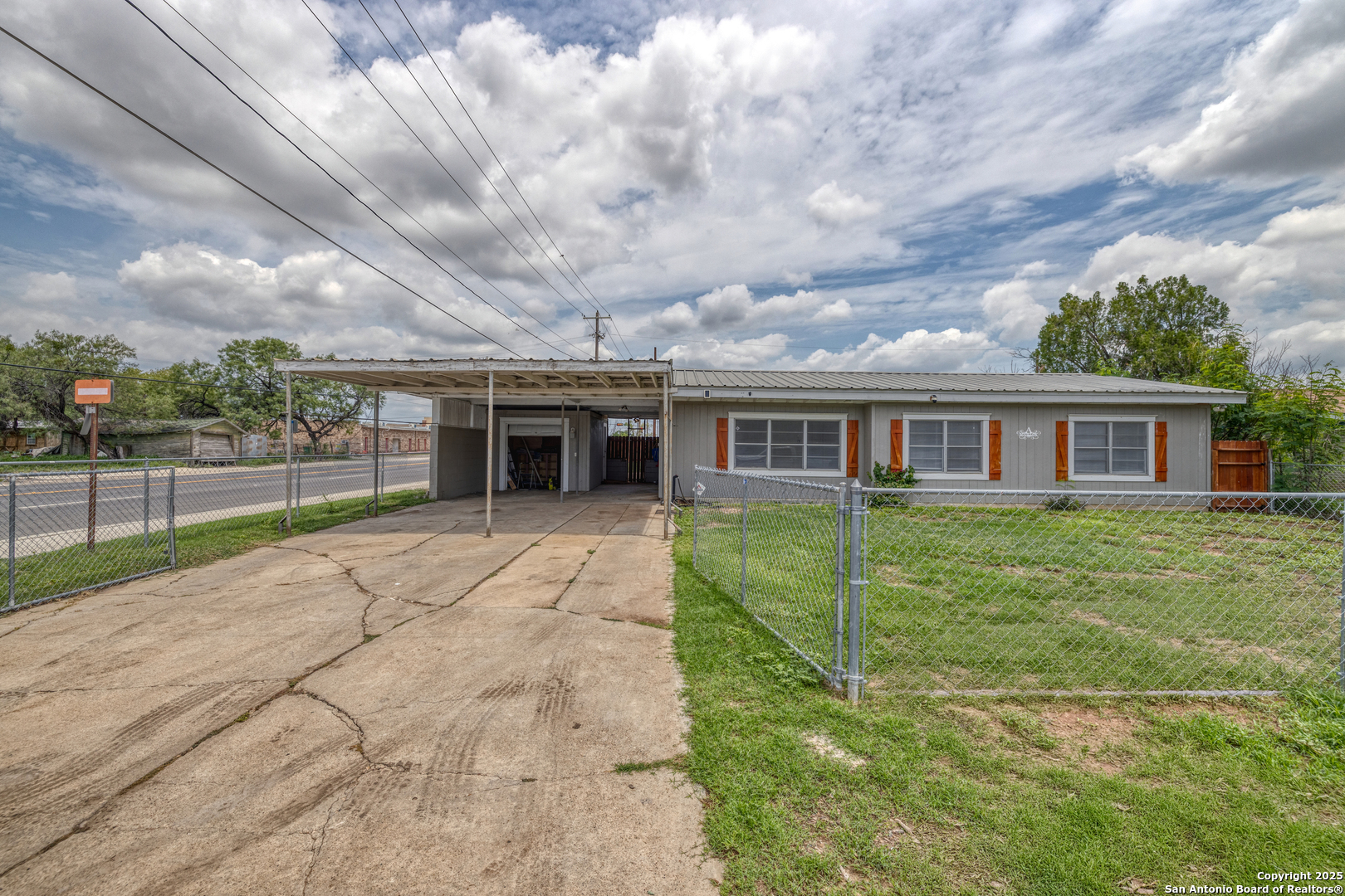 803 East Edwards Street Crystal City, TX 78839 - Photo 1 of 1