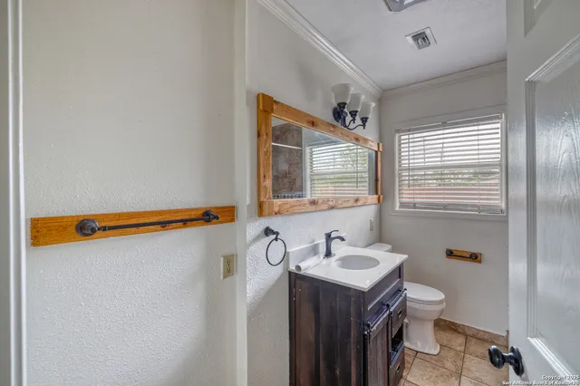 $140,000 | 803 East Edwards Street, Crystal City, TX 78839