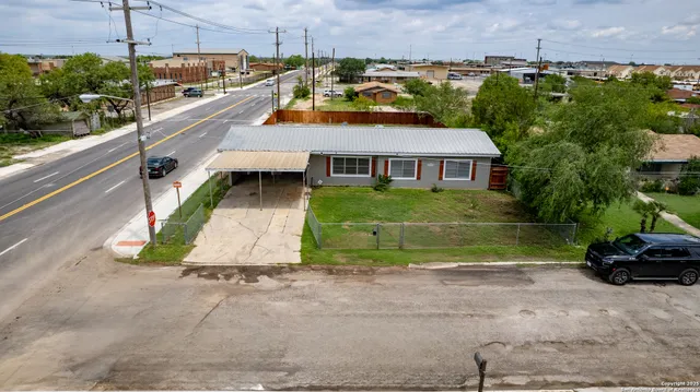 $140,000 | 803 East Edwards Street, Crystal City, TX 78839