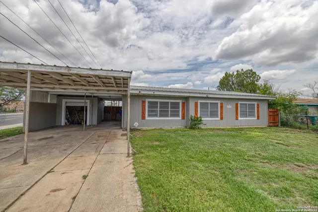 $140,000 | 803 East Edwards Street, Crystal City, TX 78839