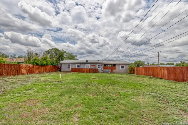 $140,000 | 803 East Edwards Street, Crystal City, TX 78839