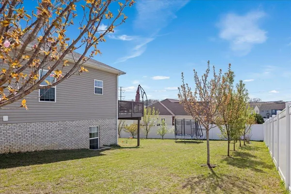 a view of a house with yard and porch