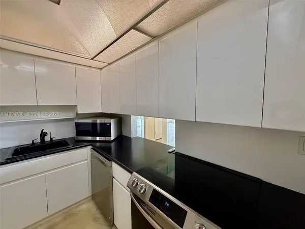 $2,550 | 500 Three Islands Boulevard, Unit 314, Hallandale Beach, FL 33009
