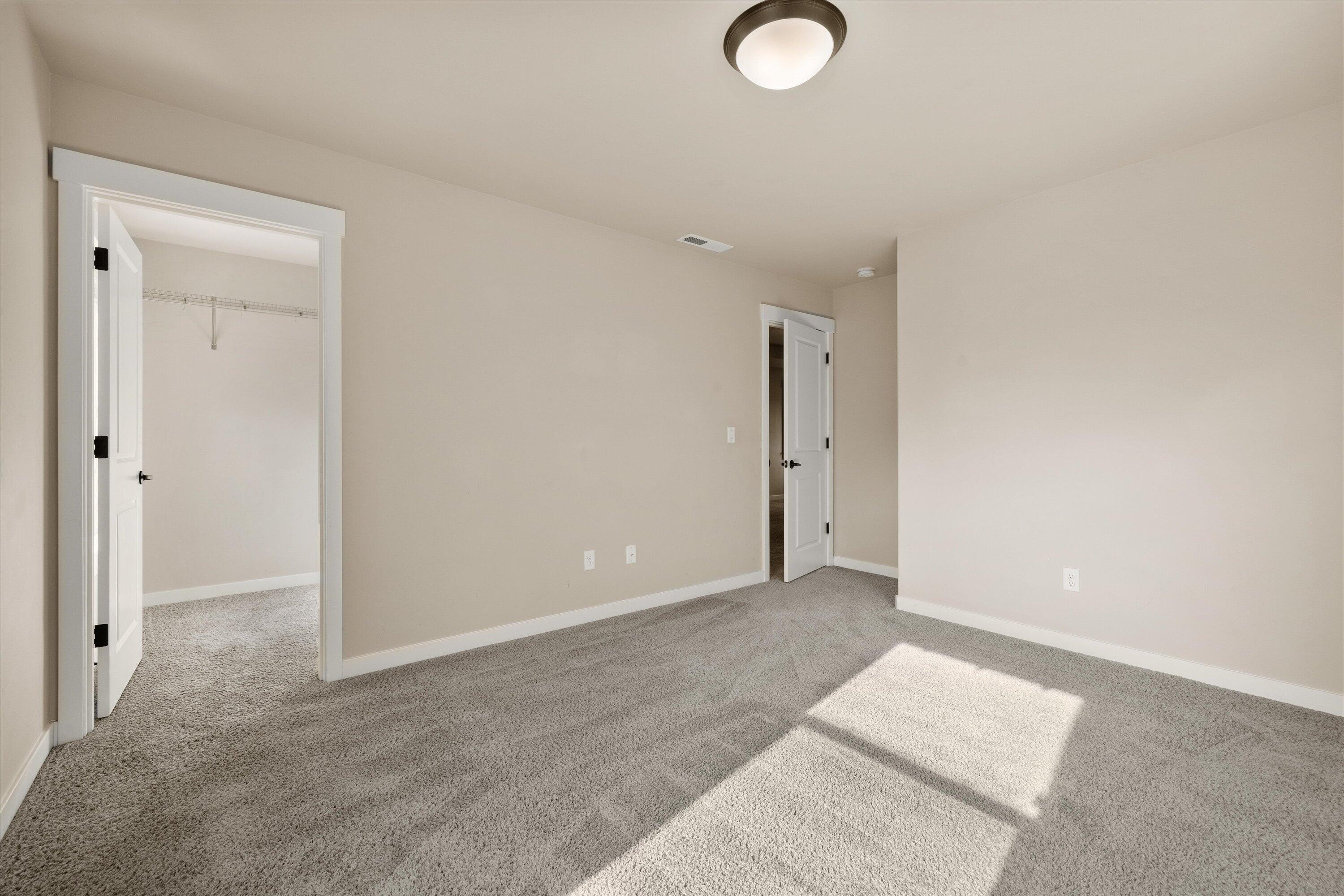 20909 Sotra Loop Bend, OR 97702 - Photo 17 of 38 Walk-in closet 2