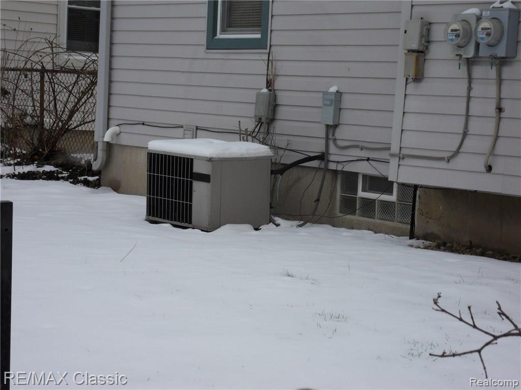 3303 Durham Road Royal Oak, MI 48073 - Photo 24 of 25 SDC17163.JPG