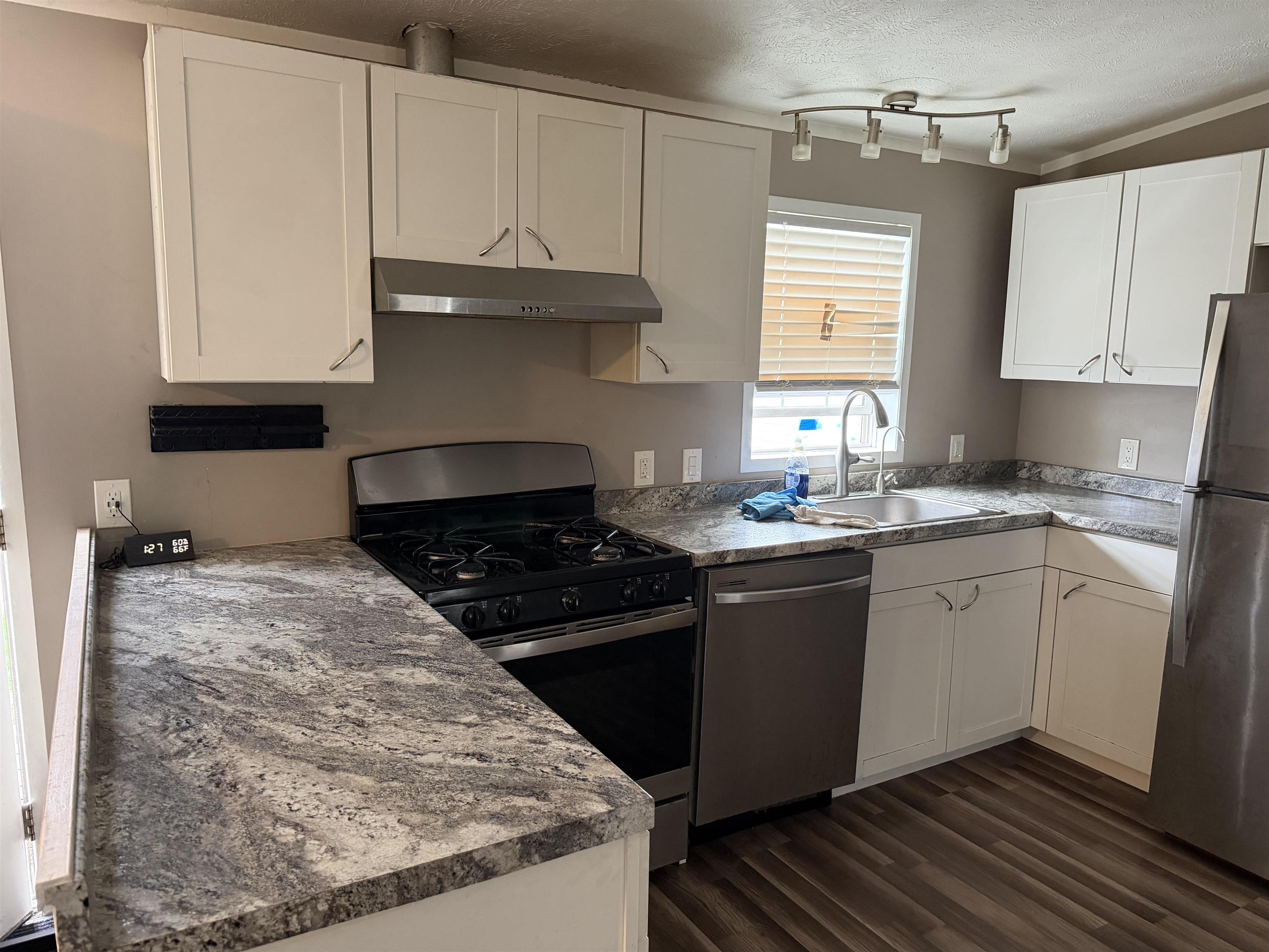 34 Policy Lane, Unit 34 Salem, NH 03079 - Photo 8 of 17