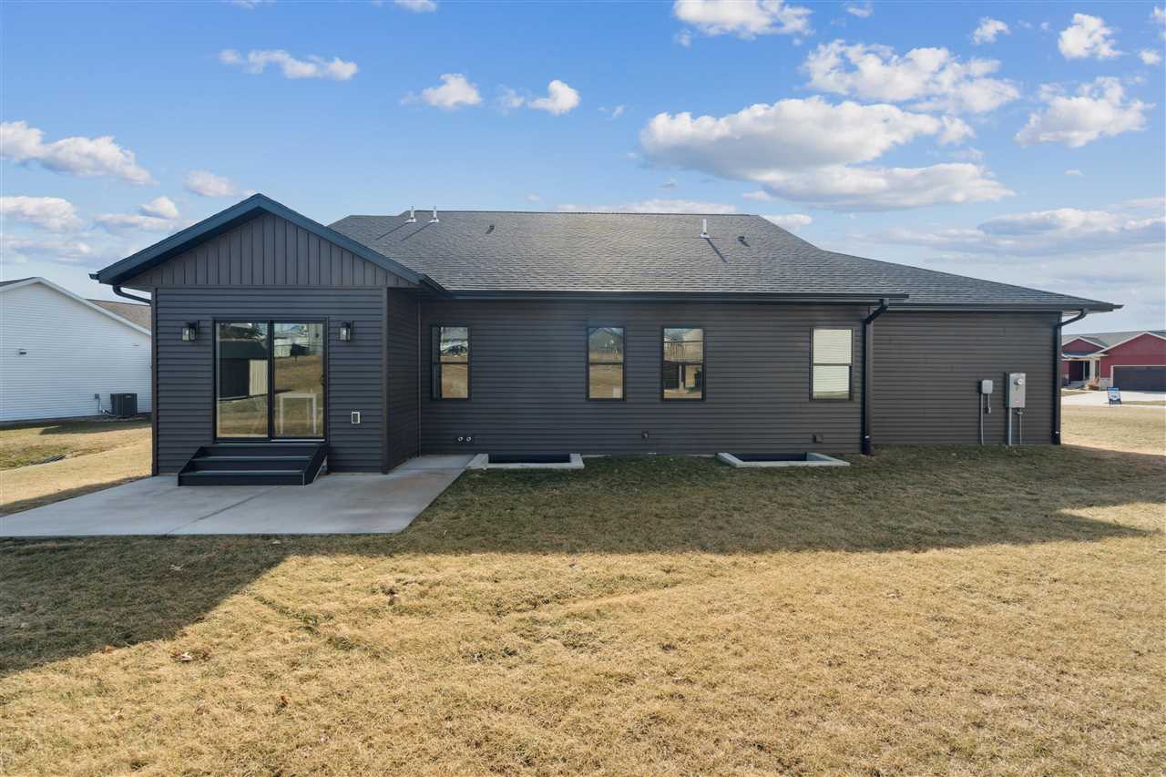 718 Pointer Circle Center Point, IA 52213 - Photo 35 of 39 Gallery Image 35