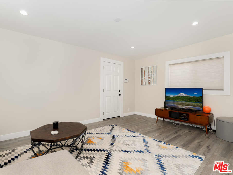 7708 Rhea Avenue Reseda, CA 91335 - Photo 5 of 27 Gallery Image 5