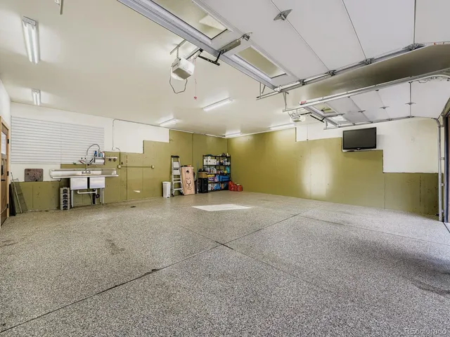 a view of a yard in front of house