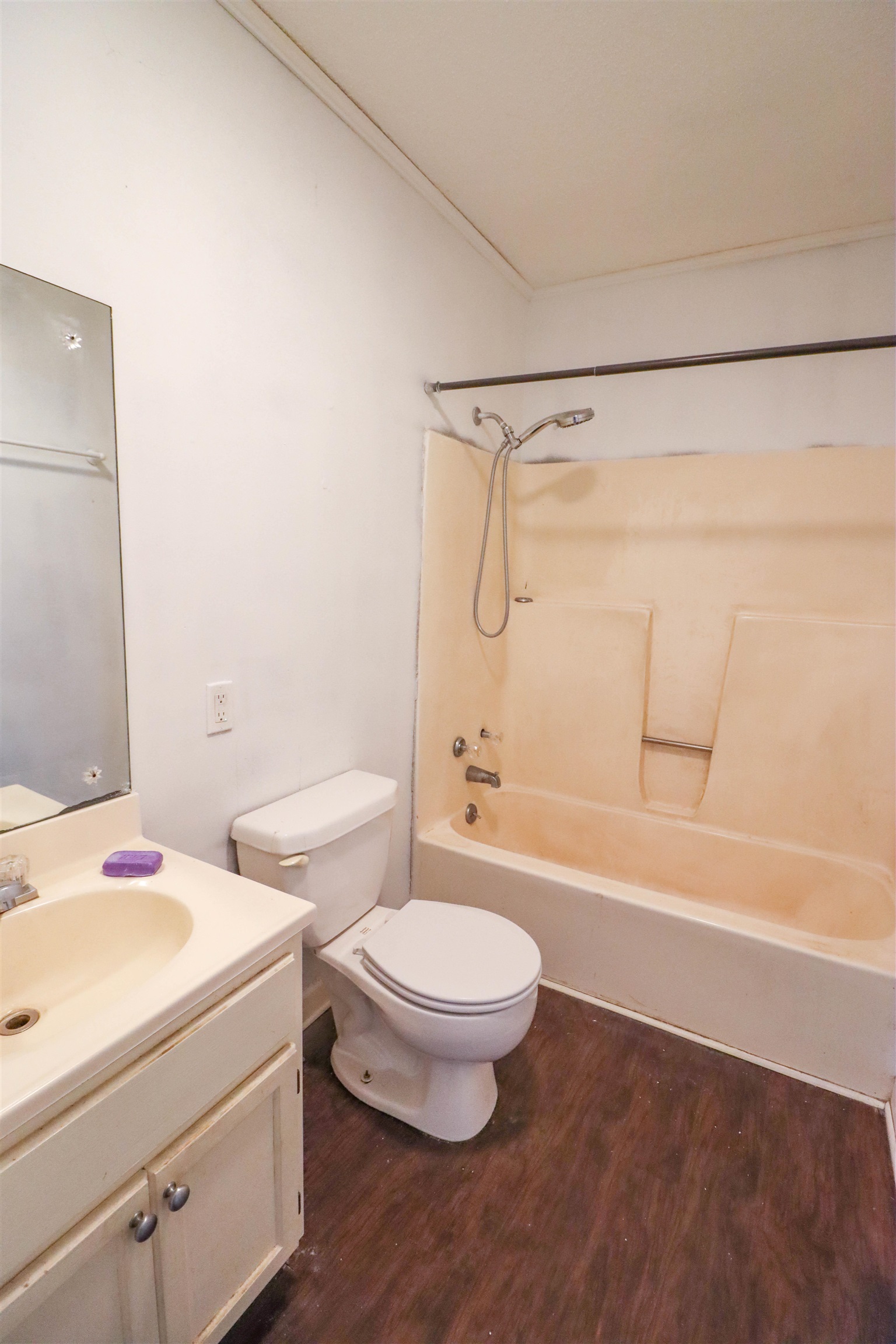 211 Washington Street Newbern, TN 38059 - Photo 2 of 28 a bathroom with a sink a toilet and a bathtub