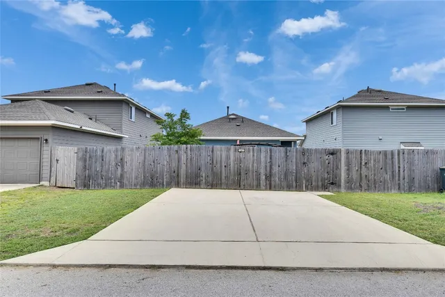 a view of an entryway with workspace