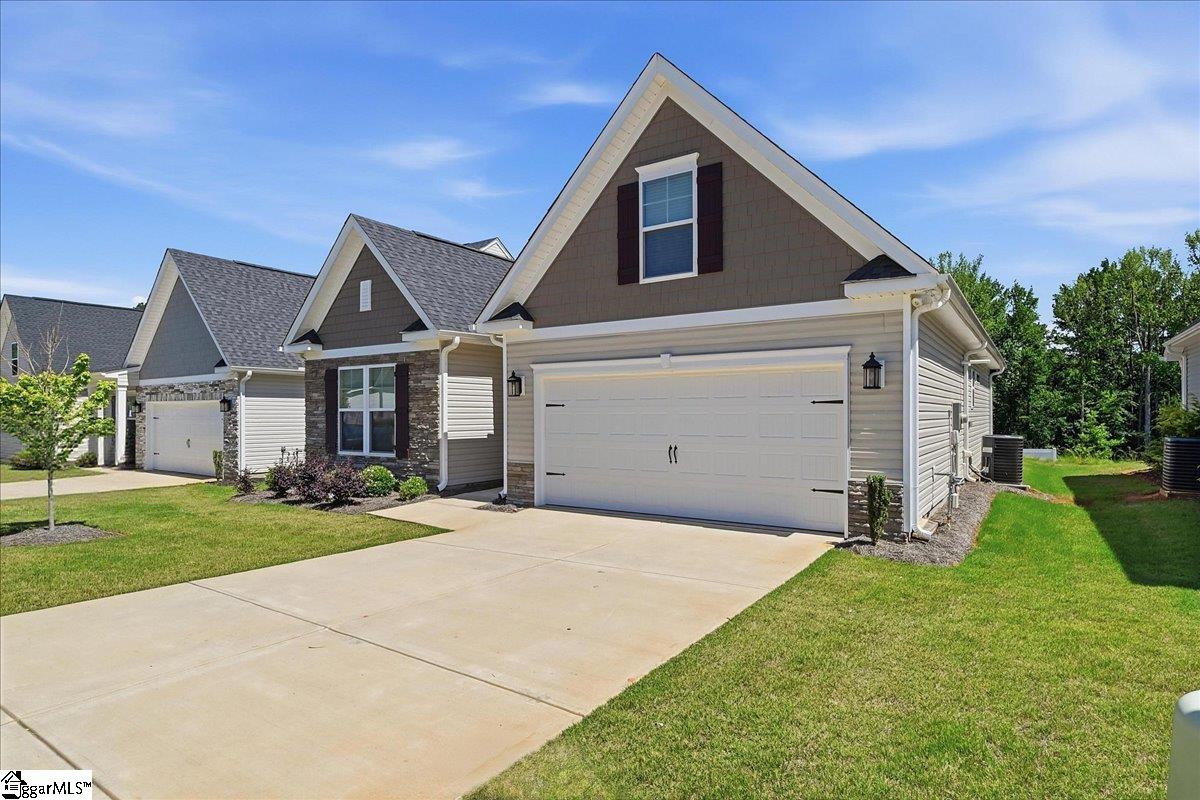 504 Clearbrook Court Greer, SC 29651 - Photo 3 of 29