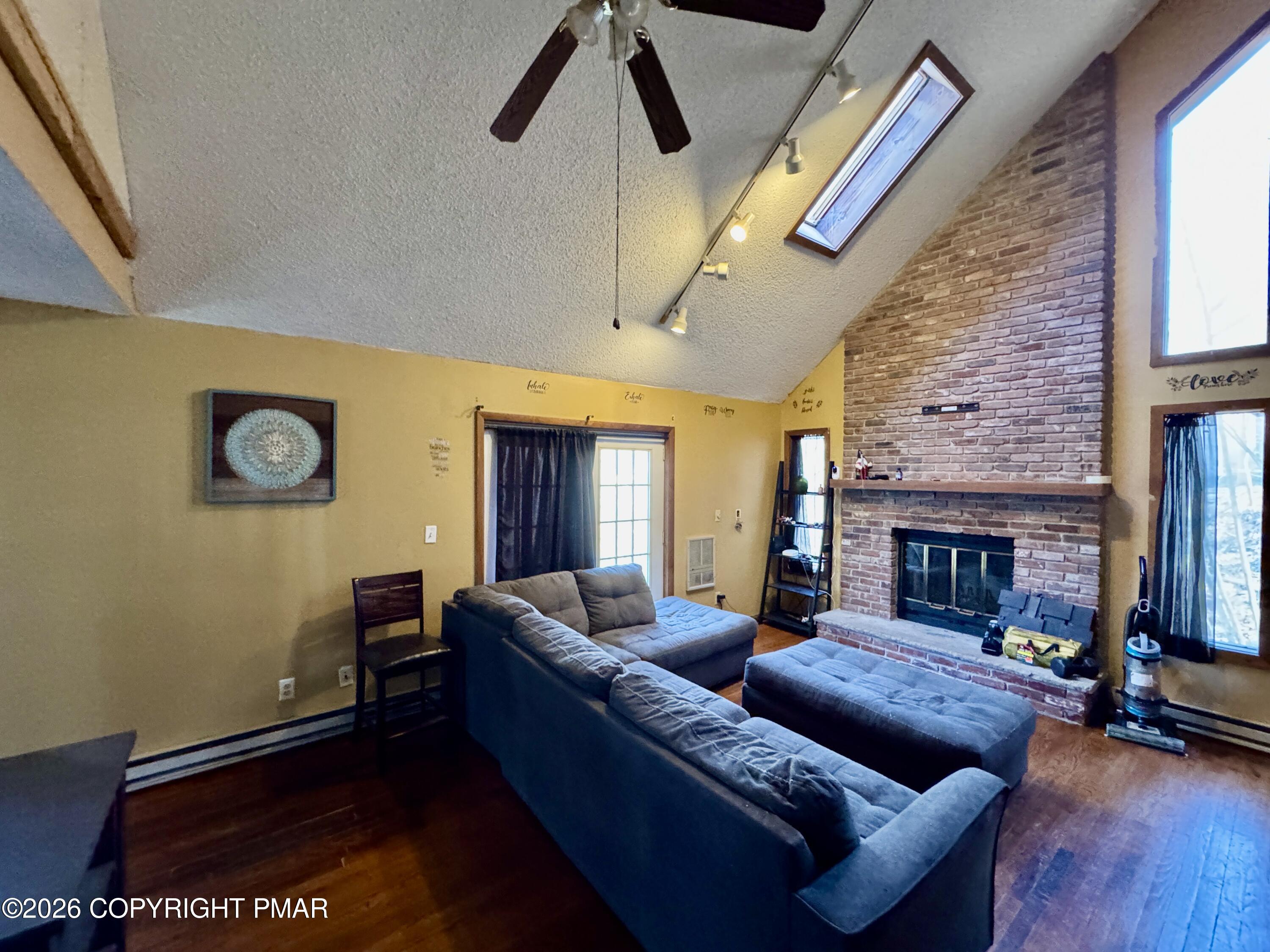 119 Durham Drive Bushkill, PA 18324 - Photo 2 of 18 IMG_5785