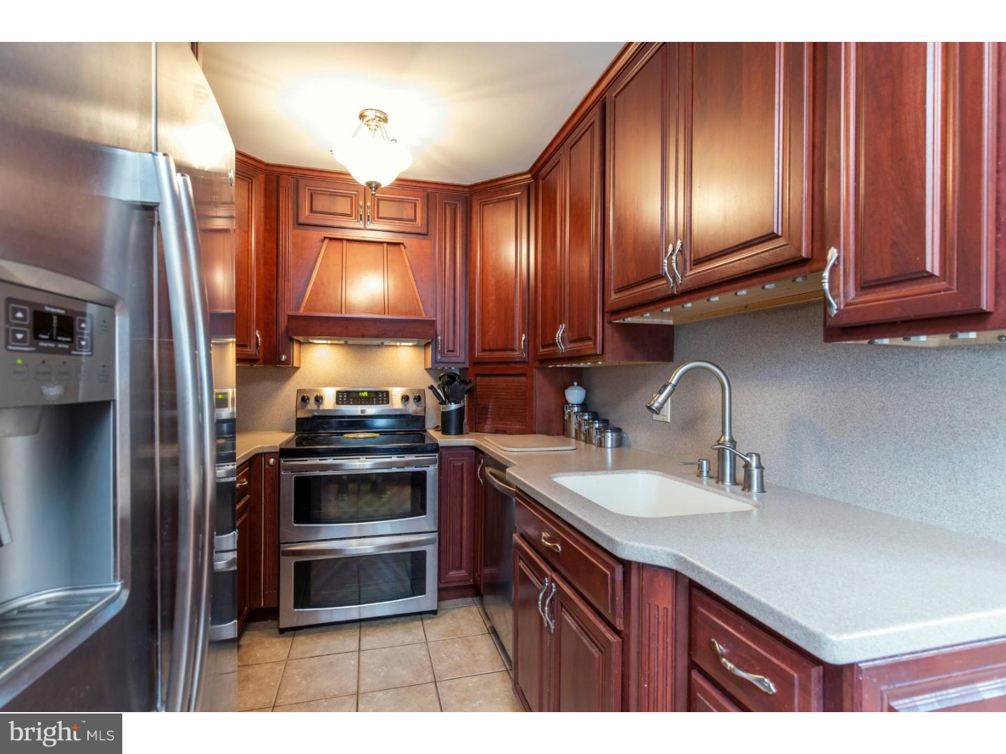 2223 Manor Road Upper Darby, PA 19082 - Photo 7 of 21