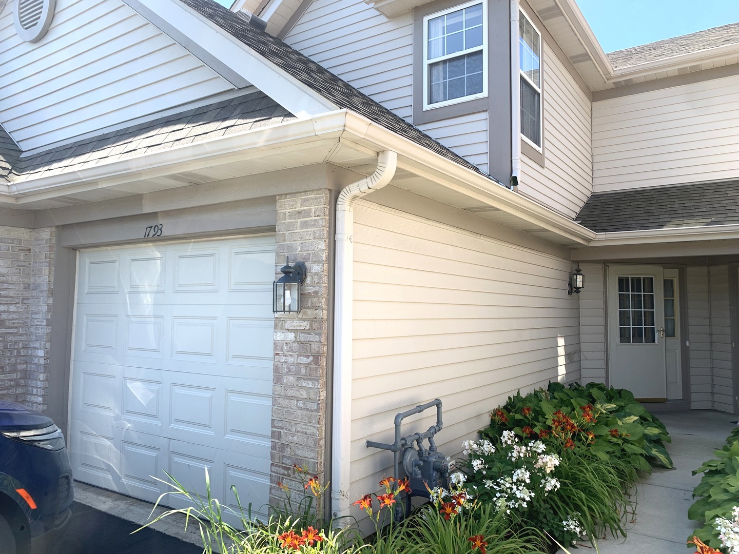 a view of a house with a small space