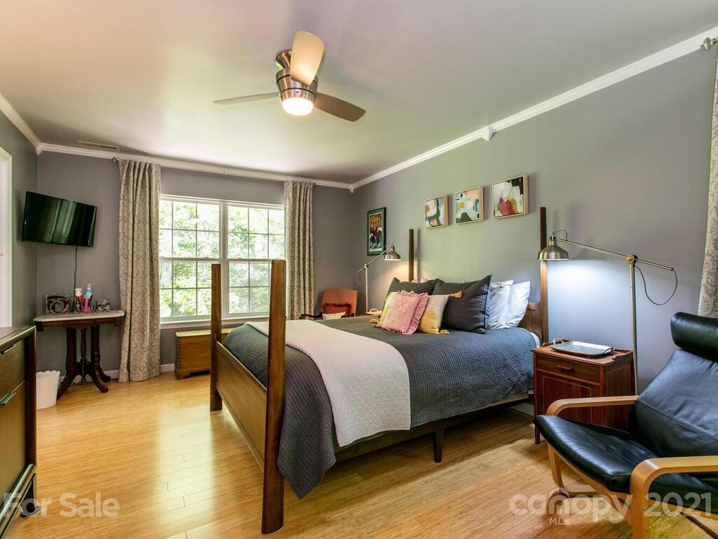 215 Laurel Ridge Road Asheville, NC 28805 - Photo 14 of 31 Gallery Image 14