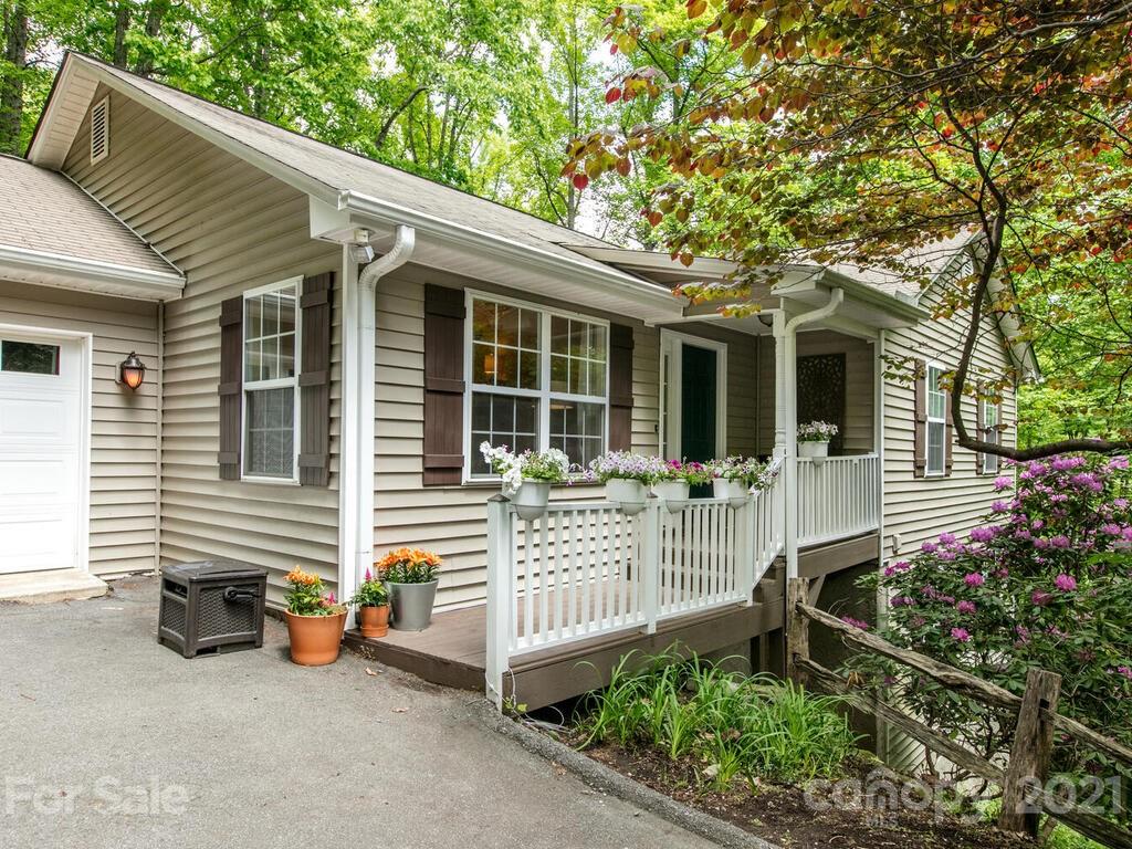 215 Laurel Ridge Road Asheville, NC 28805 - Photo 3 of 31 Gallery Image 3