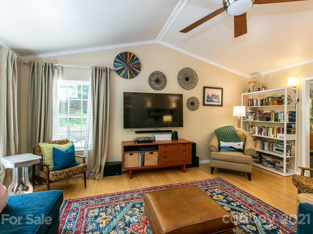 215 Laurel Ridge Road Asheville, NC 28805 - Photo 8 of 31 Gallery Image 8