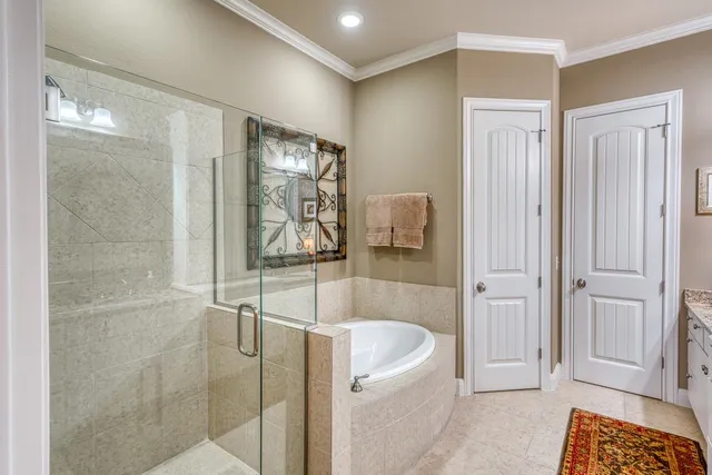 $525,000 | 300 Enclave Circle, Horseshoe Bay, TX 78657