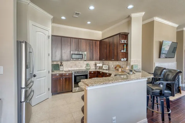 $525,000 | 300 Enclave Circle, Horseshoe Bay, TX 78657